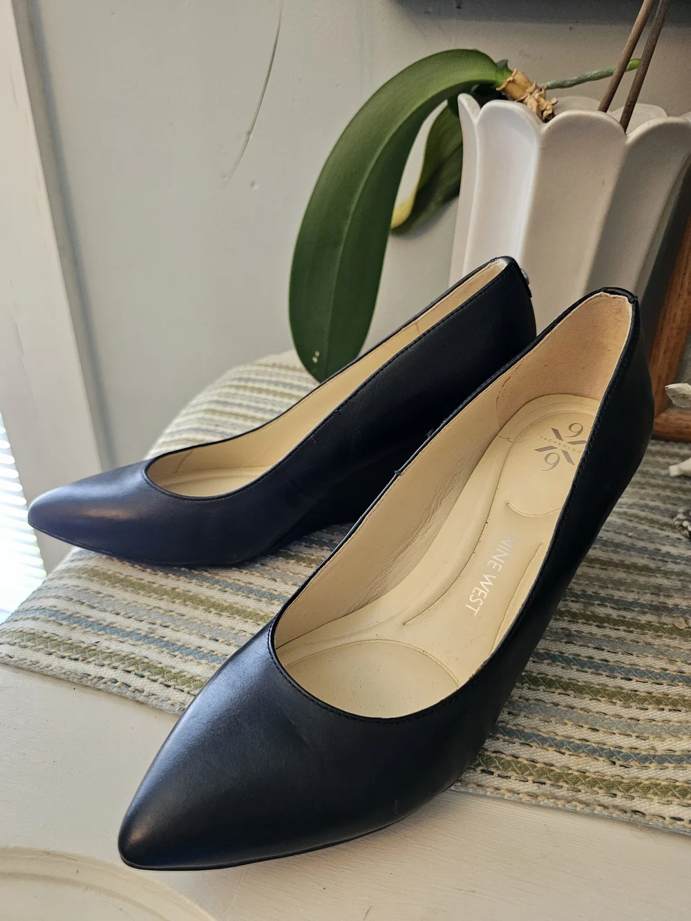 Women's Black Nine West Wedge Pumps - Classic Closed-Toe Heel